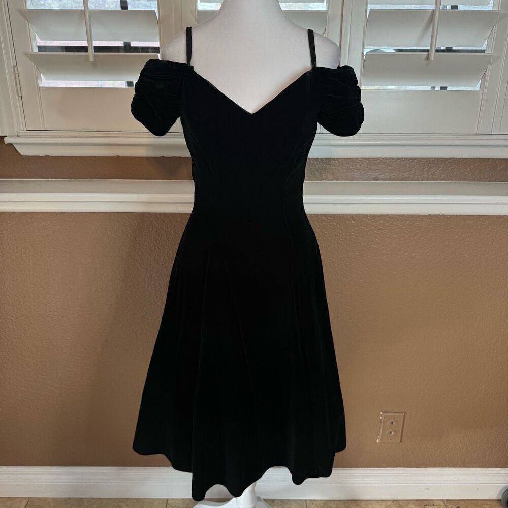 Vintage Karen Lucas 2 Petite Off Shoulder Velvet Cocktail Party Dress Dark Green
